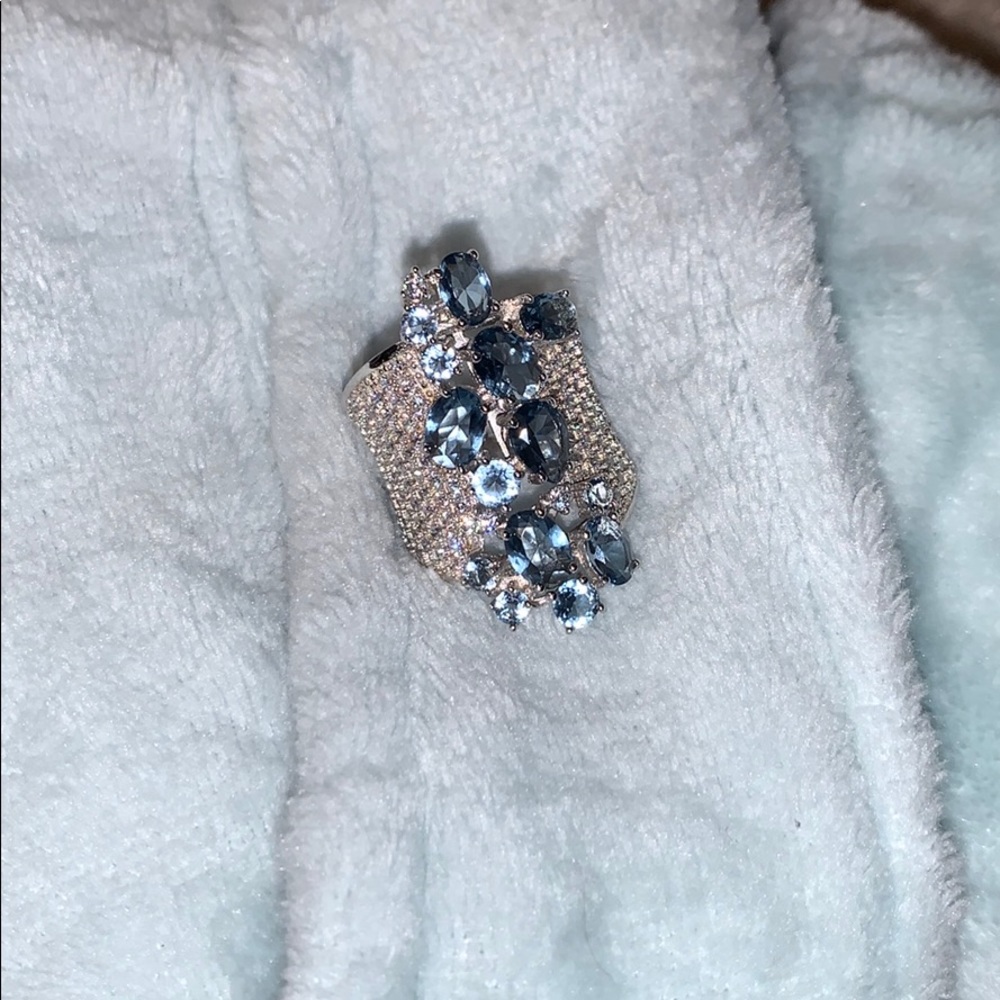 An Adjustable Silver Ring
